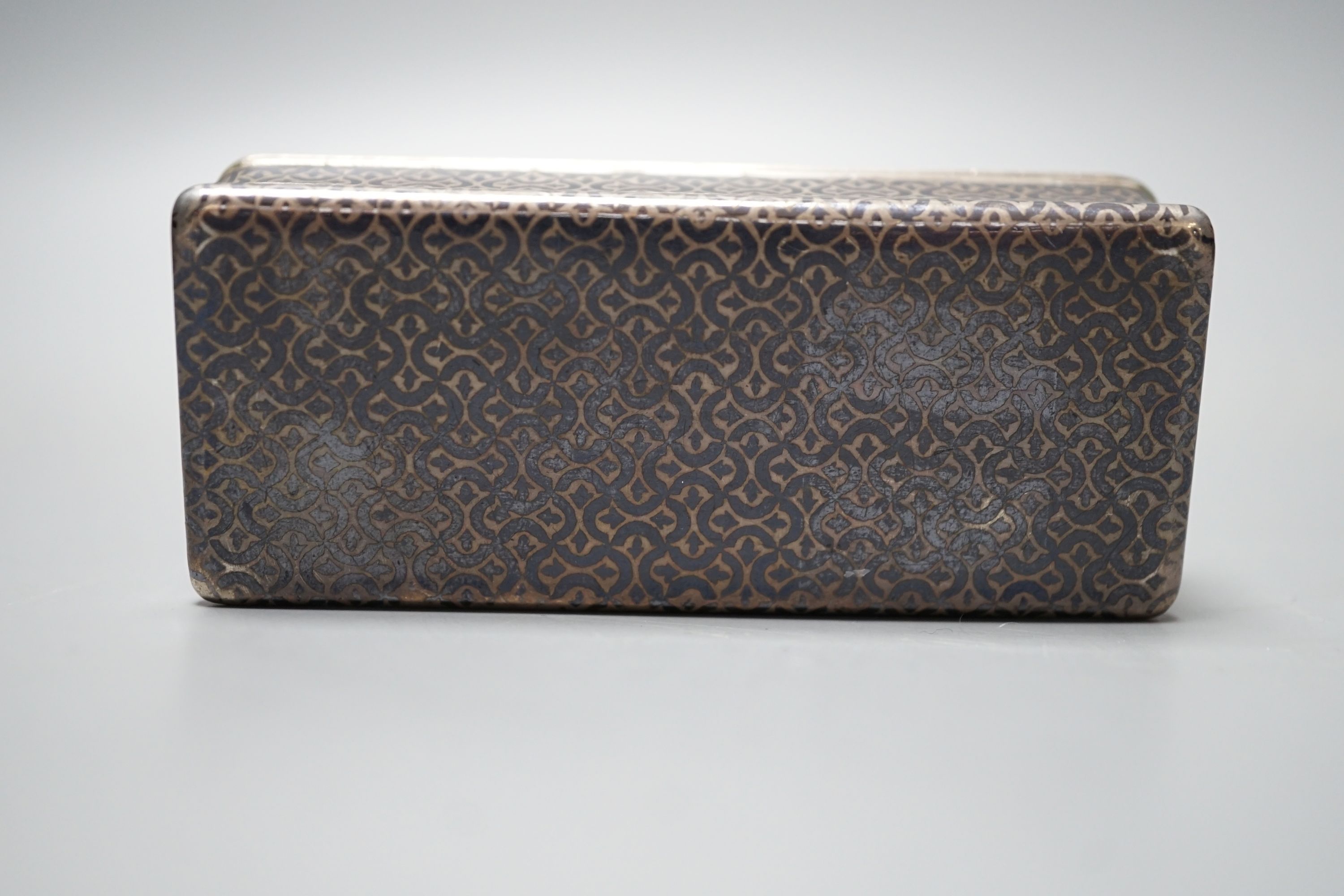 A 19th century French white metal and niello snuff box, decorated with hunting scene, 78mm.